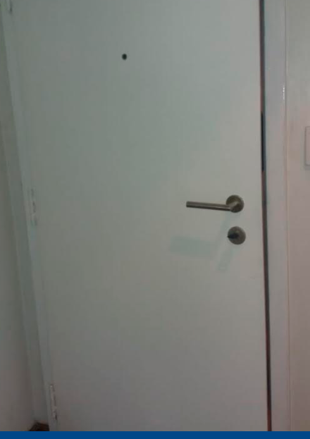 puerta con blindaje y cerraduras mul t lock